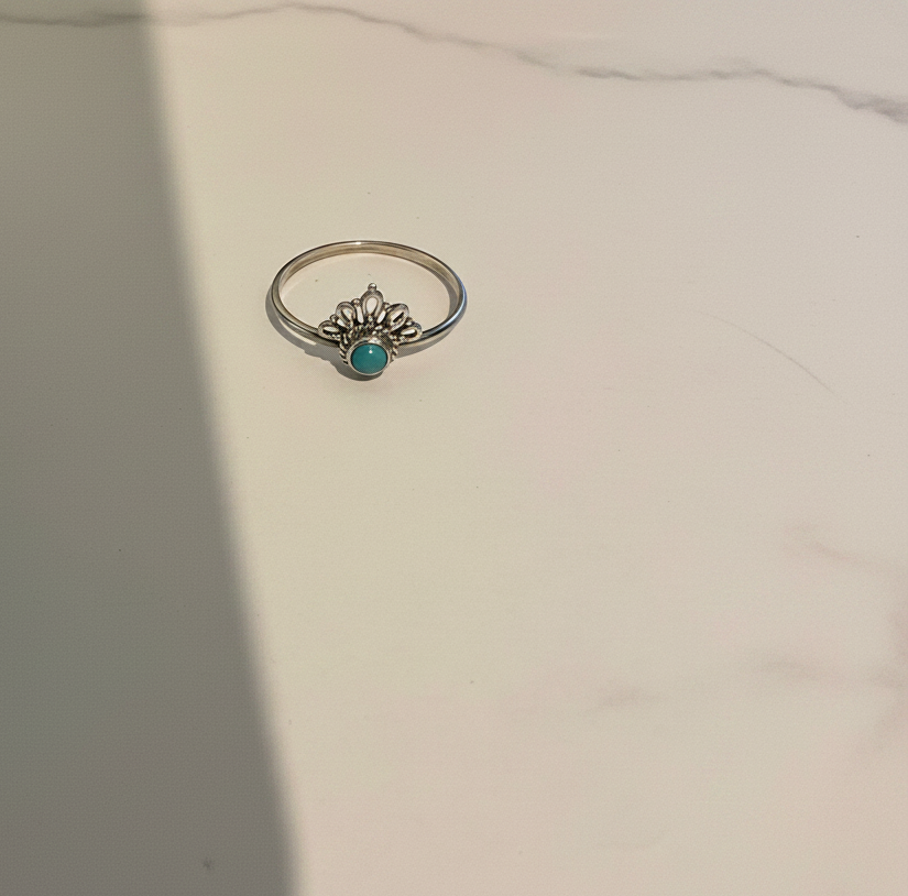 Round Loop Crowned Turquoise Ring Size 11